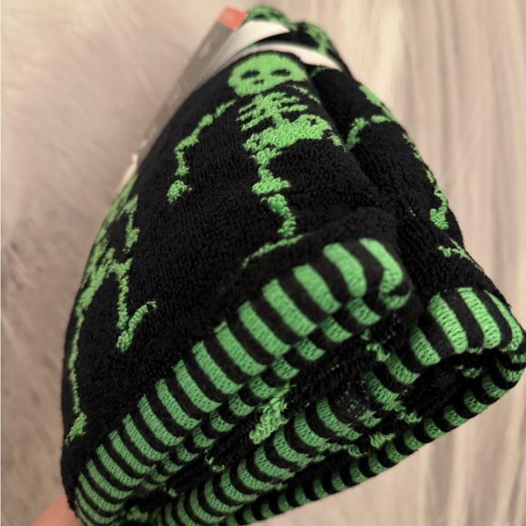 Caro Lime Green Stripe Skeleton Towel set - Picture 6 of 13